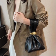 High end, niche and peculiar small bags for women in autumn and winter 2024, new retro pleated mini bucket bag